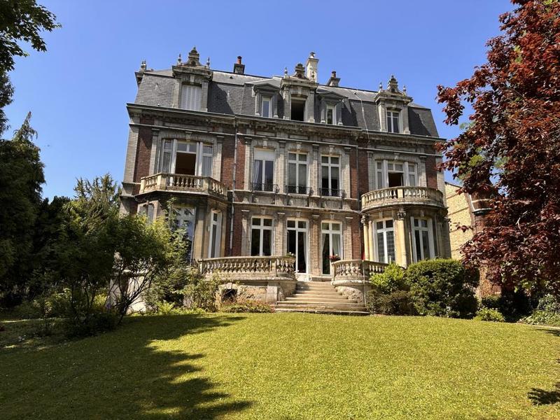 Appartement ancien - 242 m² - 7 pièces