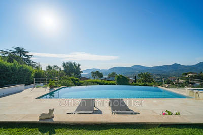 Maison - 201 m² - 9 pièces