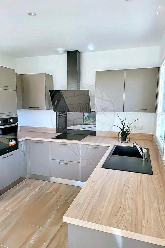 Maison jumelée - 104 m² - 4 pièces