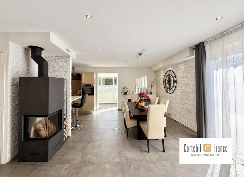 Villa - 277 m² - 9 pièces