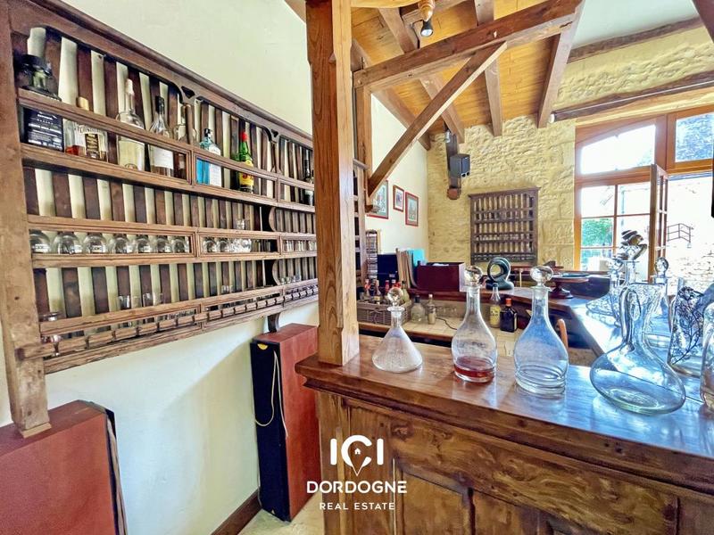 Propriété - 340 m² - 8 pièces