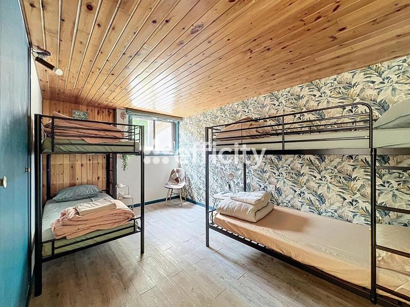 Maison - 243 m² - 5 pièces