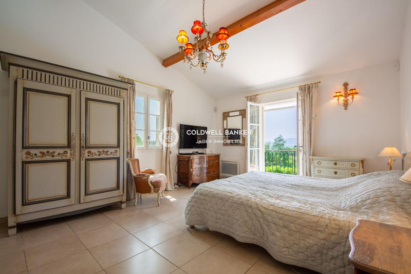 Villa - 250 m² - 4 pièces