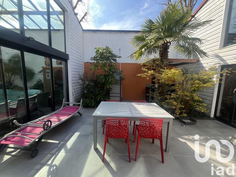 Maison - 276 m² - 9 pièces