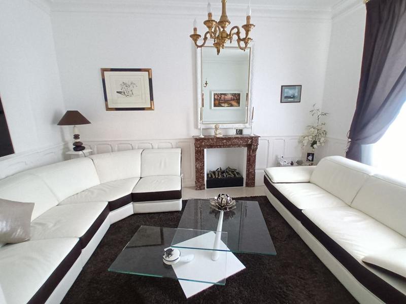 Maison - 311 m² - 8 pièces