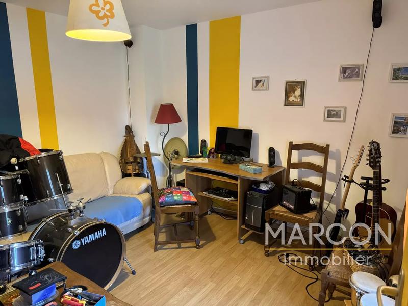Propriété - 239 m² - 9 pièces