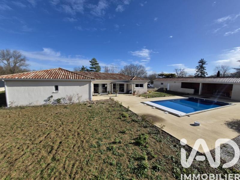 Maison - 204 m² - 7 pièces