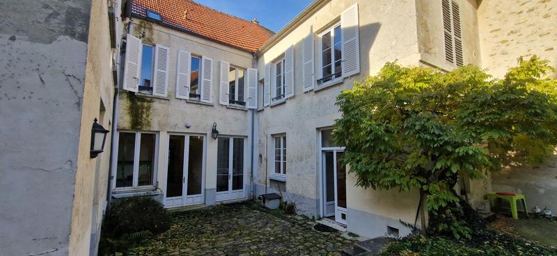 Maison - 340 m² - 6 pièces