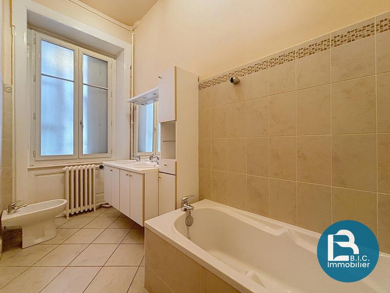 Appartement - 201 m² - 6 pièces