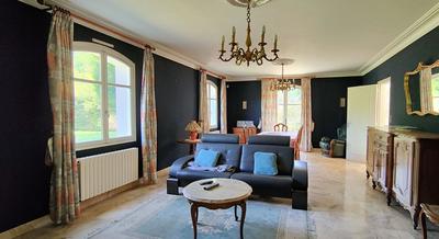 Propriété - 305 m² - 7 pièces