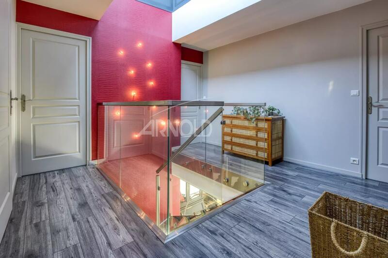 Maison - 211 m² - 7 pièces