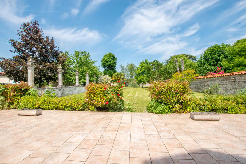 Demeure - 220 m² - 6 pièces