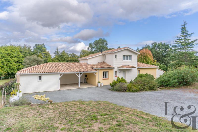 Maison - 180 m² - 6 pièces