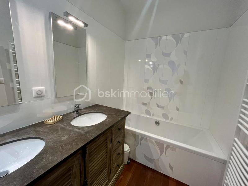 Corps de ferme - 371 m² - 9 pièces