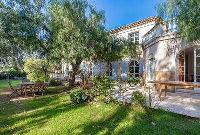 Villa - 273 m² - 8 pièces