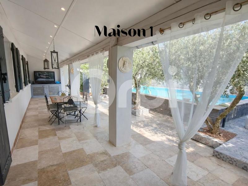 Propriété - 250 m² - 10 pièces