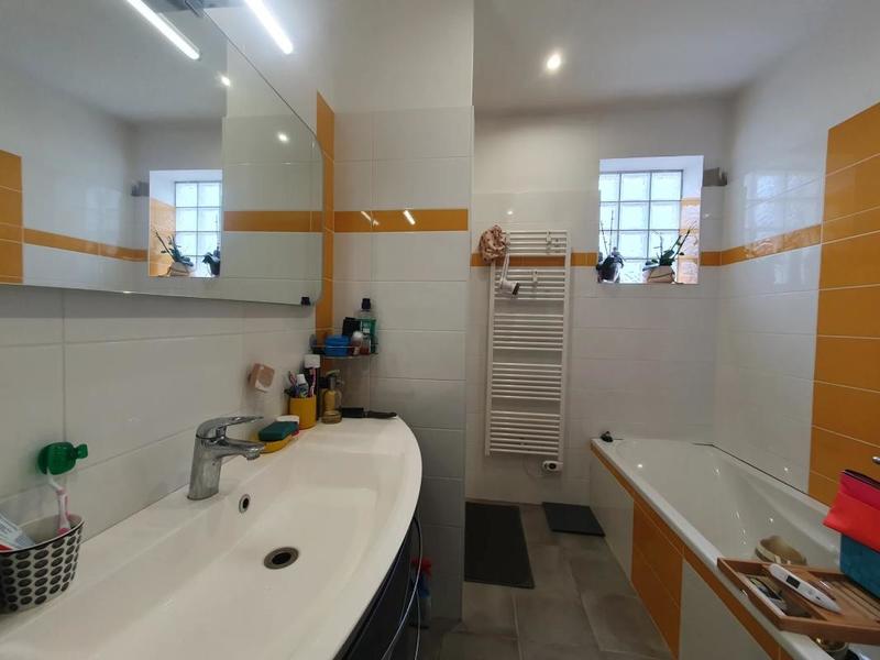 Maison - 270 m² - 10 pièces