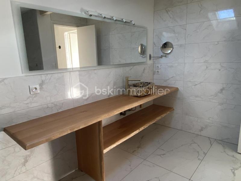 Maison - 220 m² - 9 pièces