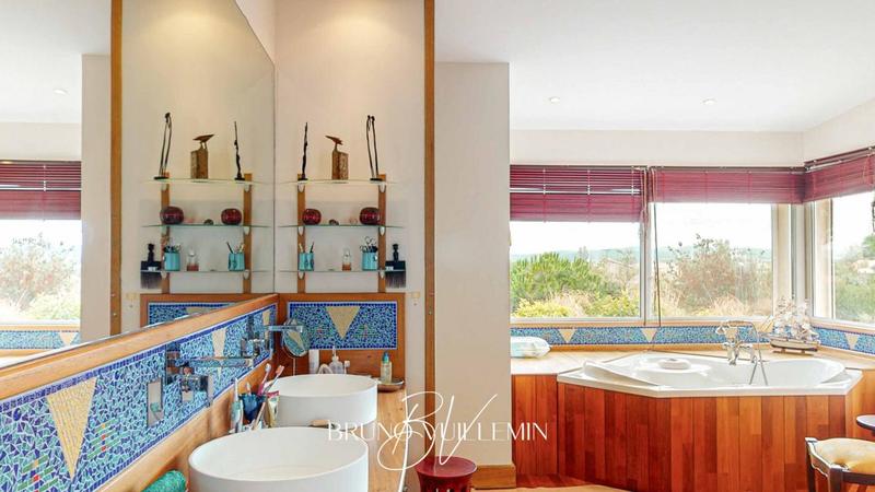 Villa - 326 m² - 10 pièces