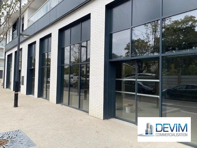 Local commercial - 182 m²