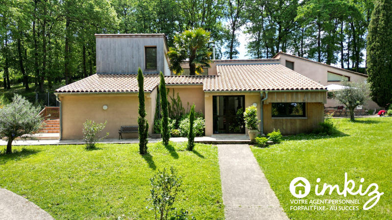 Maison - 260 m² - 9 pièces