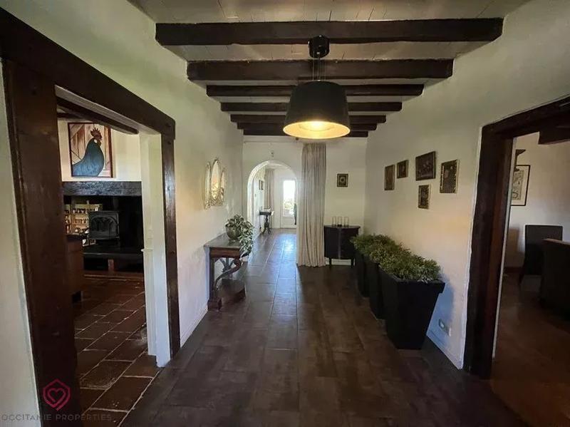 Propriété - 280 m² - 9 pièces