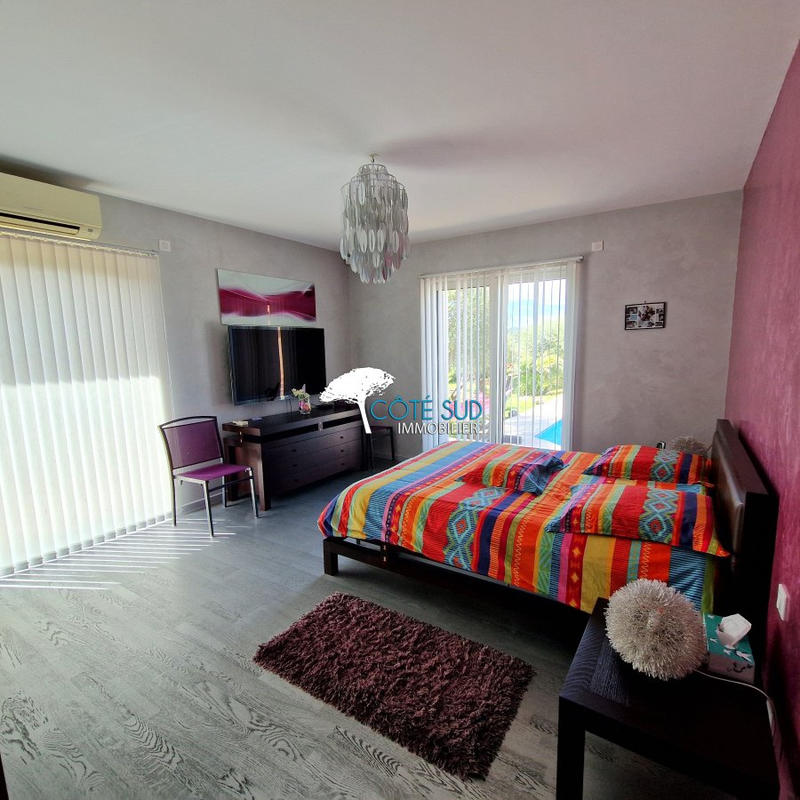 Maison - 220 m² - 9 pièces