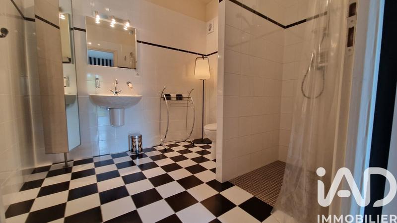 Maison - 217 m² - 7 pièces