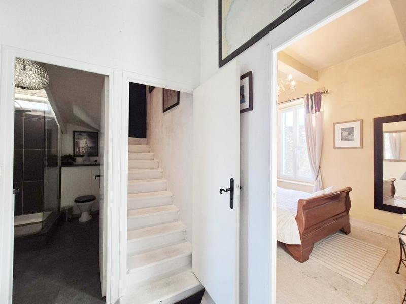 Maison - 297 m² - 7 pièces