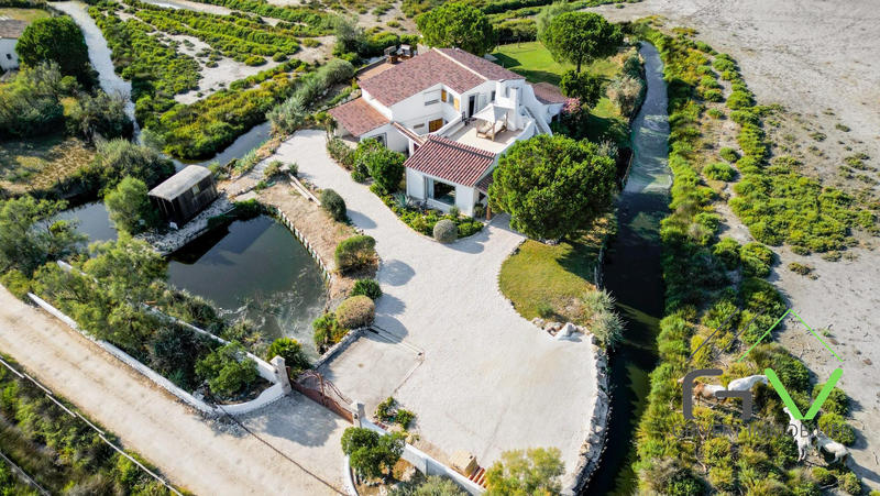 Mas - 218 m² - 7 pièces