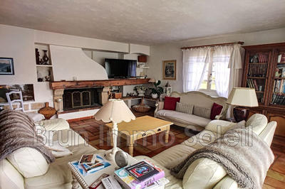 Maison - 202 m² - 8 pièces