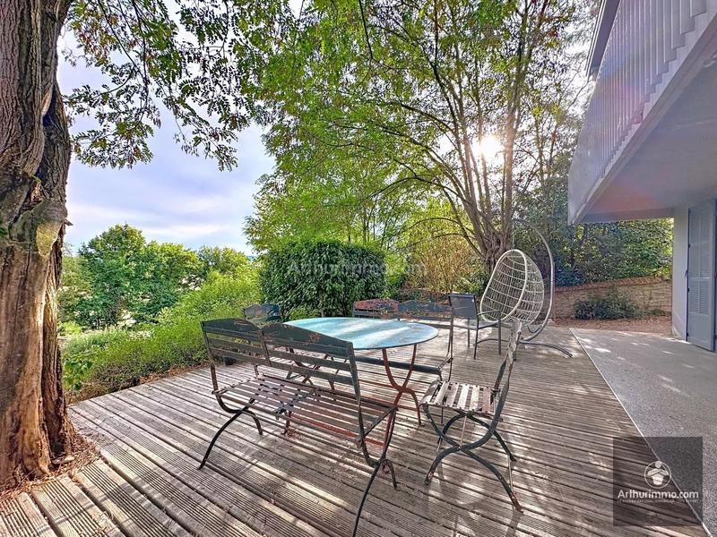 Maison - 303 m² - 10 pièces