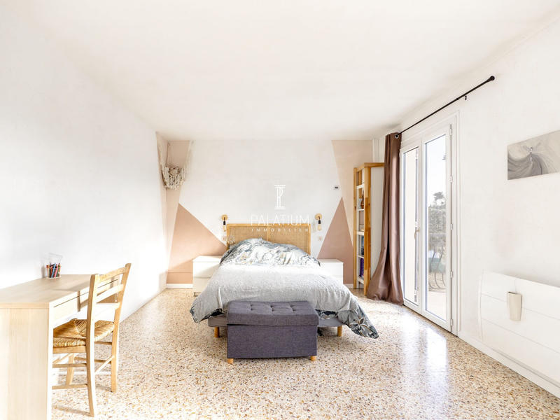 Maison - 219 m² - 8 pièces