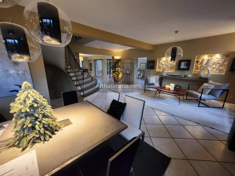 Maison - 254 m² - 10 pièces