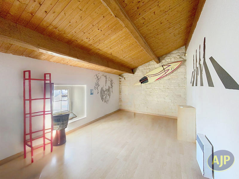 Maison - 213 m² - 5 pièces