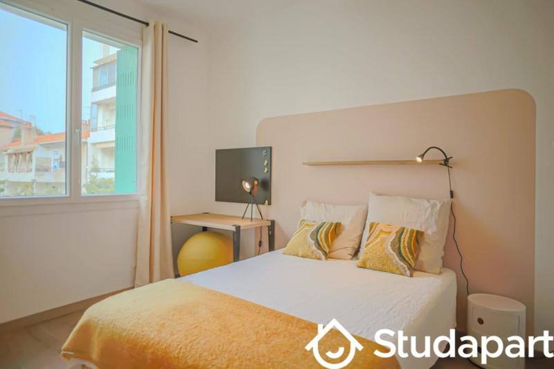 Chambre - 14 m² - 1 pièce