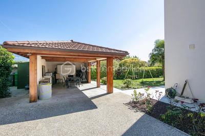 Maison - 221 m² - 9 pièces