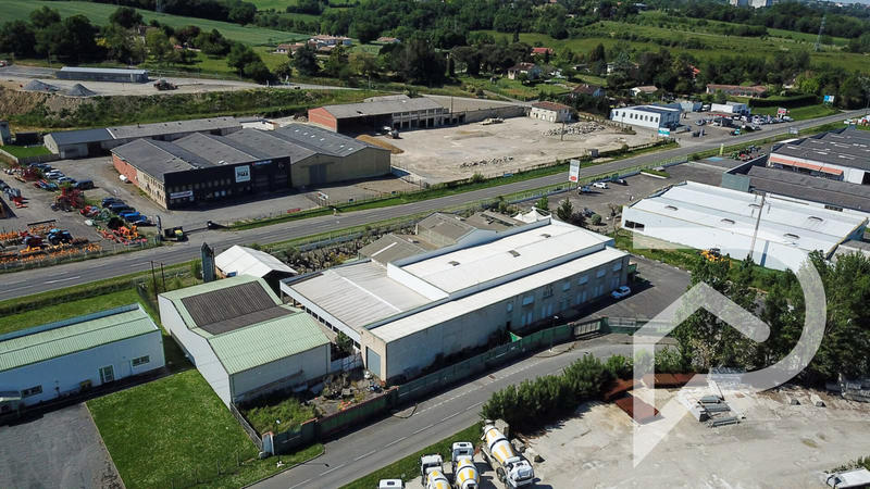 Local commercial - 2 100 m²