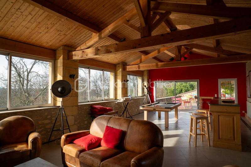 Demeure - 230 m² - 6 pièces