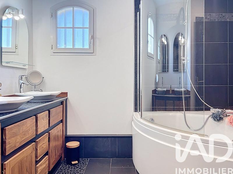 Maison - 202 m² - 8 pièces