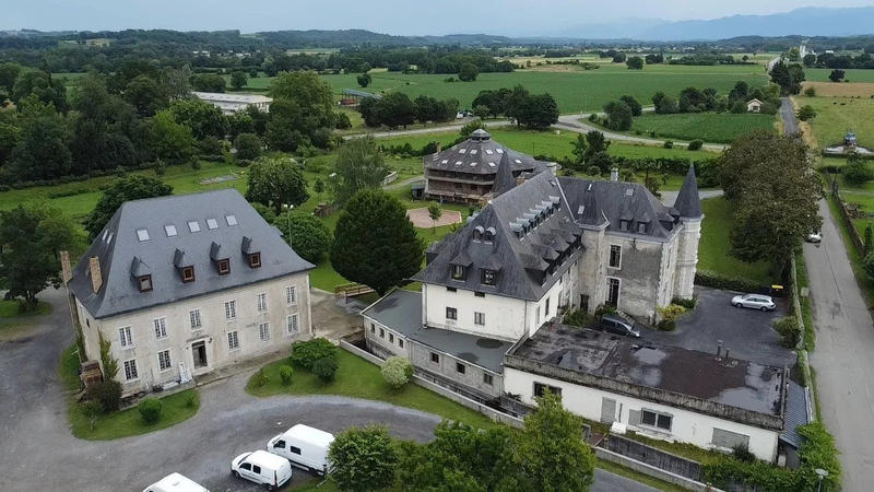 Château - 1 800 m² - 37 pièces