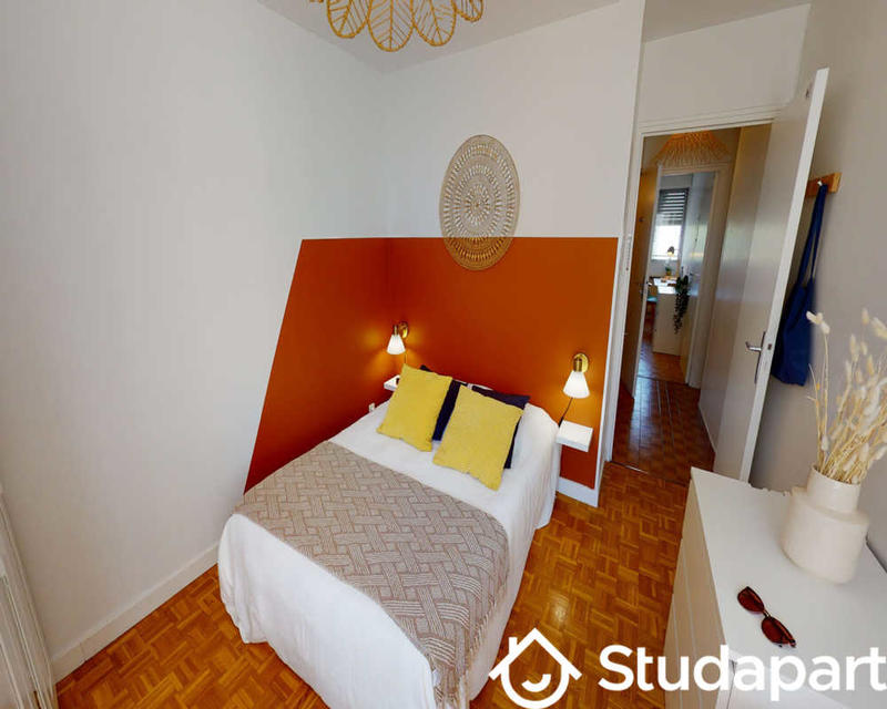 Chambre - 80 m² - 1 pièce