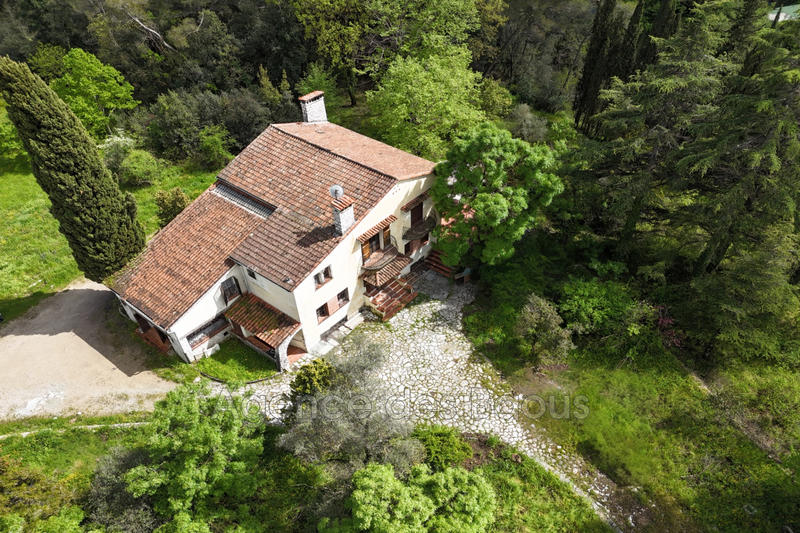 Propriété - 285 m² - 9 pièces