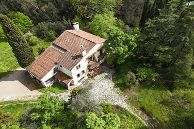 Propriété - 285 m² - 9 pièces