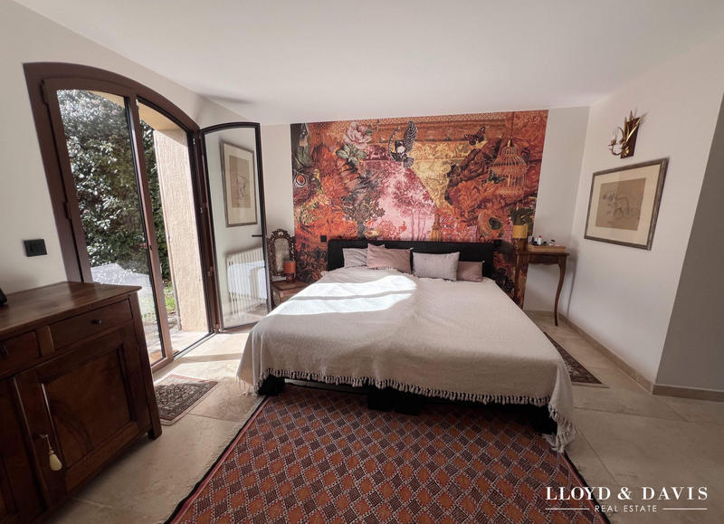 Maison - 275 m² - 9 pièces