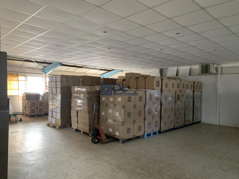 Entrepôt - 1 220 m²