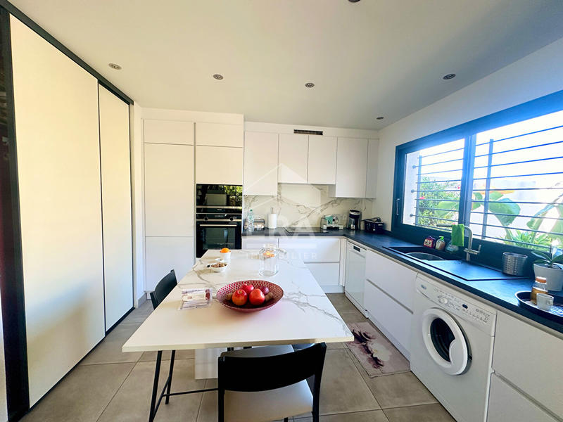 Maison - 98 m² - 5 pièces