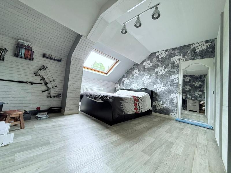 Maison - 210 m² - 6 pièces