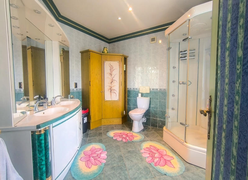 Maison - 220 m² - 11 pièces