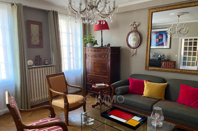 Maison - 187 m² - 9 pièces